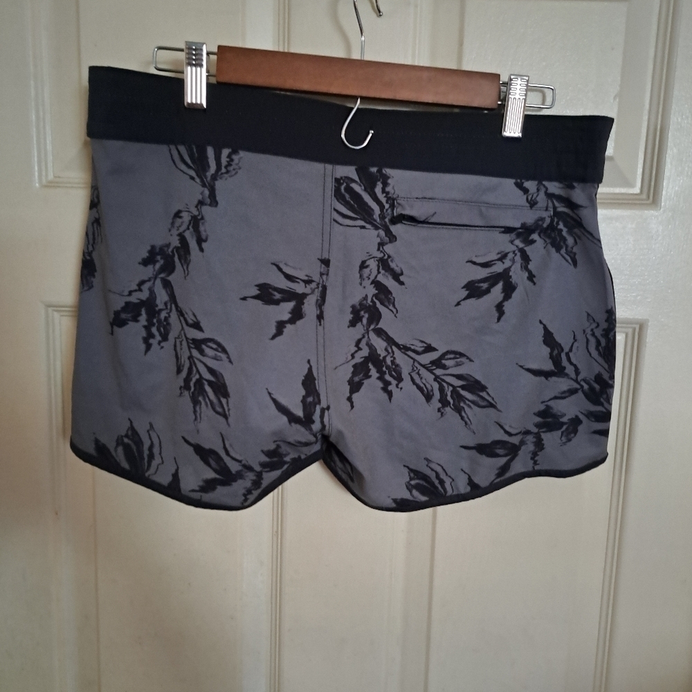 IO Printed Shorts - Picture 2 of 3